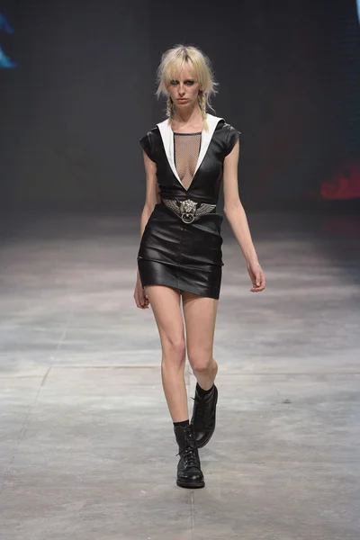Look 14